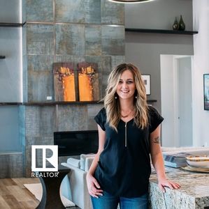 Meet your Posher, Britni